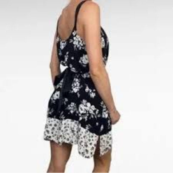 SIMPLY VERA WANG Floral‎ Asymmetrical Hem Boho Chic Dress M Black/White Rayon - Picture 3 of 6